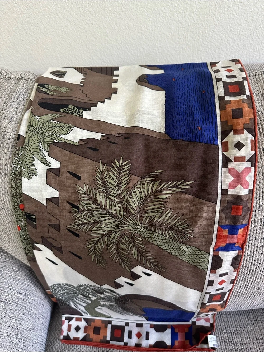 NEW in Box HERMÈS Le Palais des Quatre Vents  Shawl 140 Scarf